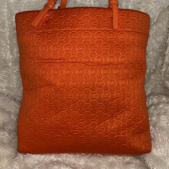 Michael Kors Tangerine Orange, Jet Set quilted large tote. - Picture 3 of 10